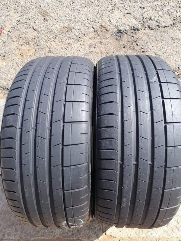 2 x 235 35 20 pirelli p zero tyres for sell with no plugs or patch on them