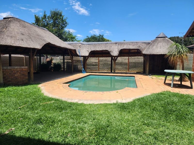 Family home with 1 bed flatlet for rent in Northmead, Benoni