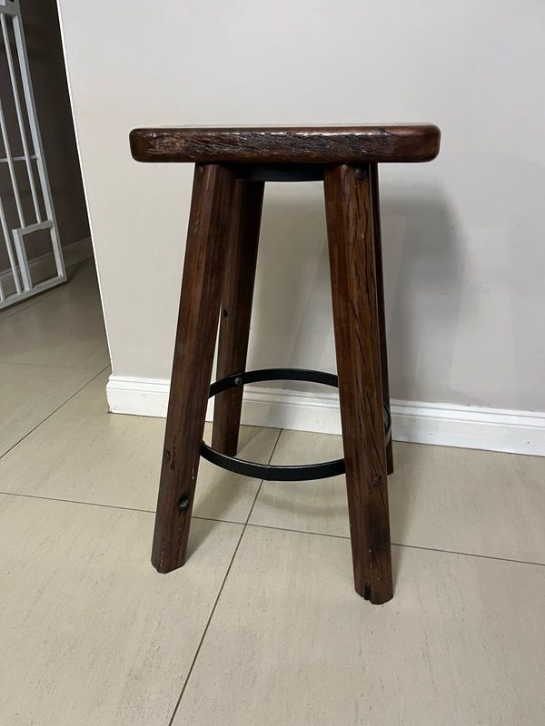 4 Bar stools - Heavy duty sleeper wood