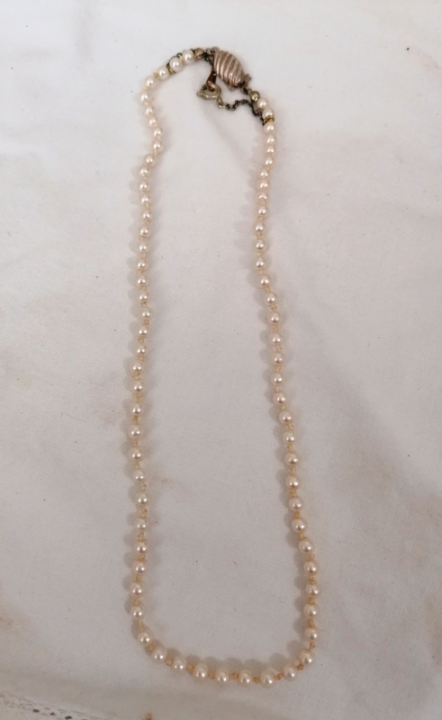 Beautiful &amp; Elegant &#39;Pearl&#39; Necklace, small beads (0.5cm), 22cm long