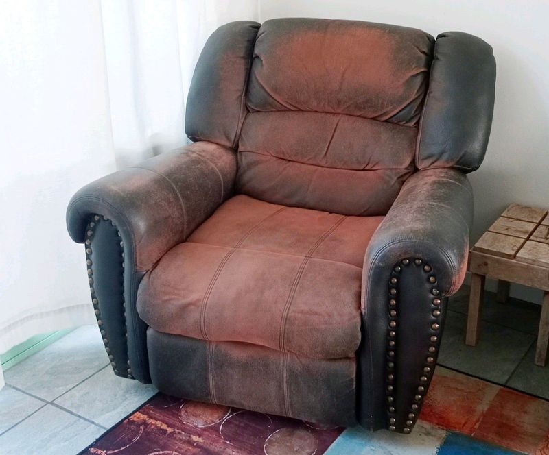 Rocking Recliner armchair in air leather.