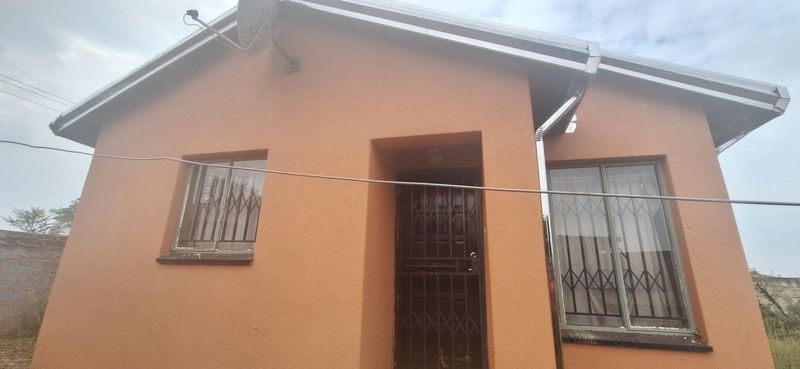 Two Bedroom House For Sale in Daveyton.