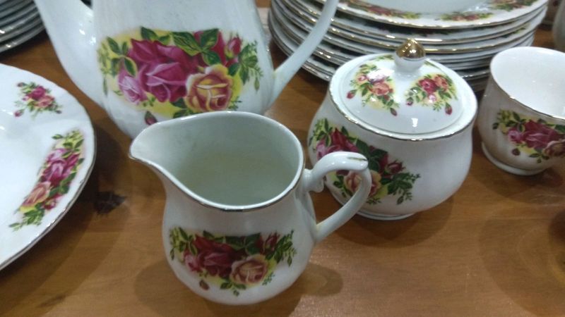 Royal china porcelain rose dinnerware set