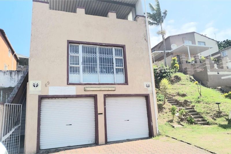 3-bedroom duplex with a Double Garage for Sale in Montford Chatsworth