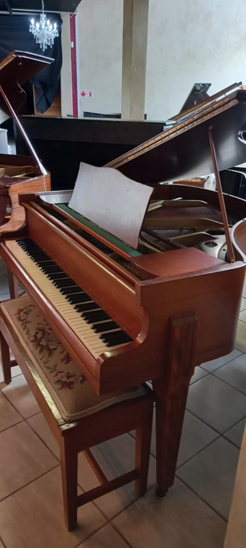Piano-Hopkinson baby grand