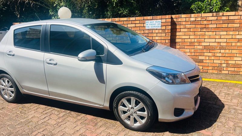 Toyota Yaris 2013 1.3 Xs low mileage with warranty