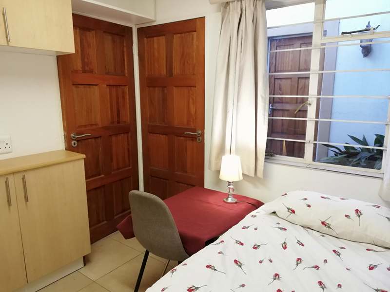 Lovely room with shower and kitchenette, furnished and serviced. For 1 professional person only.