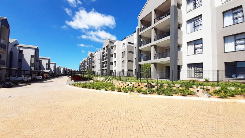 Your Ideal One-Bedroom Pad in the Heart of Ballito Village!