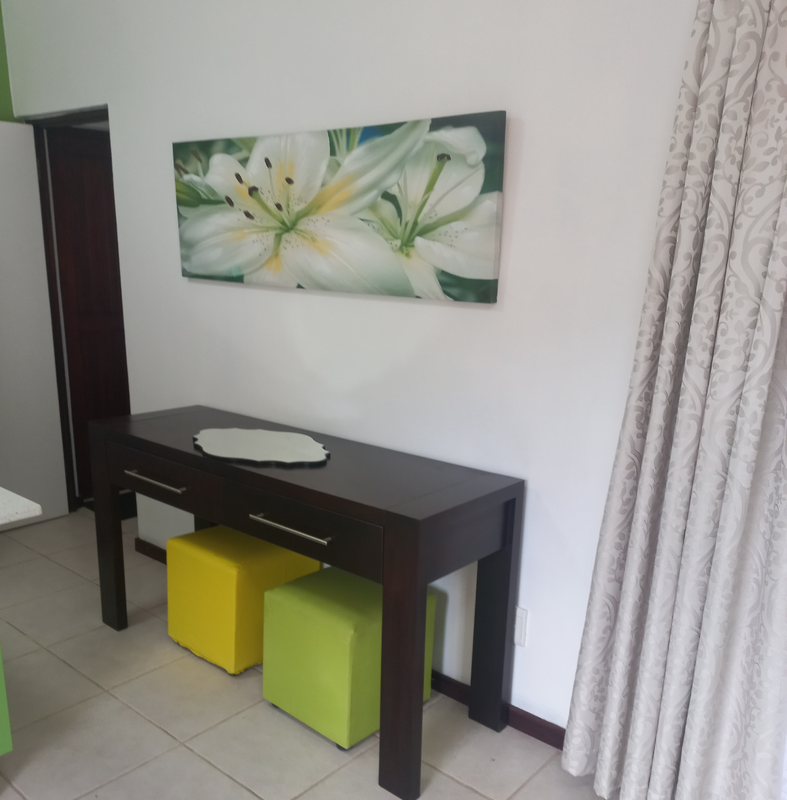 Secure furnished 1 bedroom flat 5 minutes from La Lucia Ridge