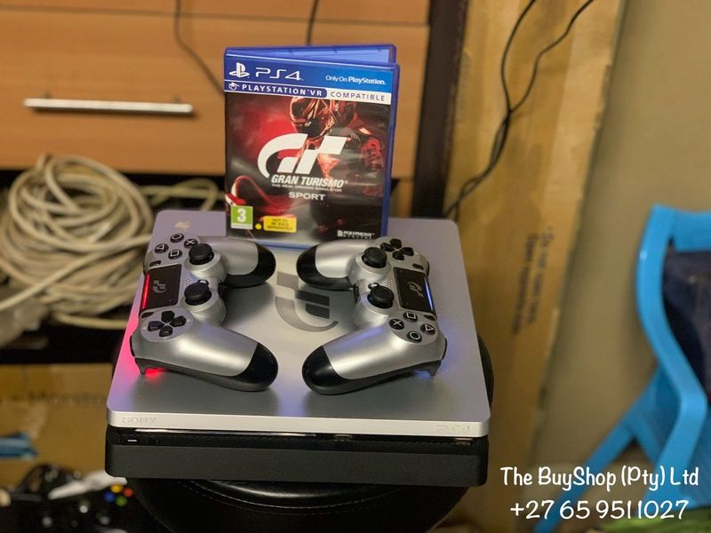 Limited Edition GT 5 PlayStation 4 Slimline with 2x Original Controllers &amp; GT 5 Game..