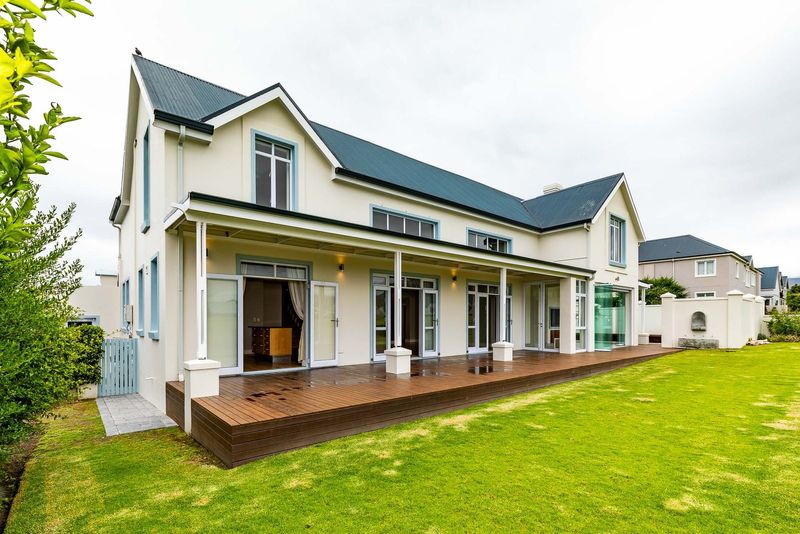 Exquisite Residence in Kingswood Golf Estate with a solar inverter system
