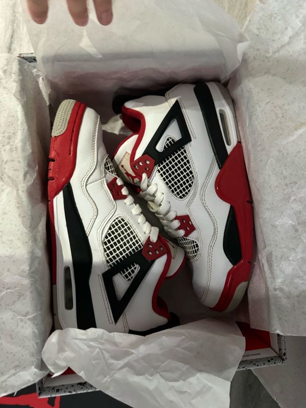 Fire red Jordan 4 UK5