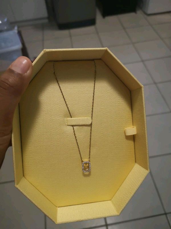 9ct Yellow Gold Swarovski Chain with dancing Pendant, certificate included