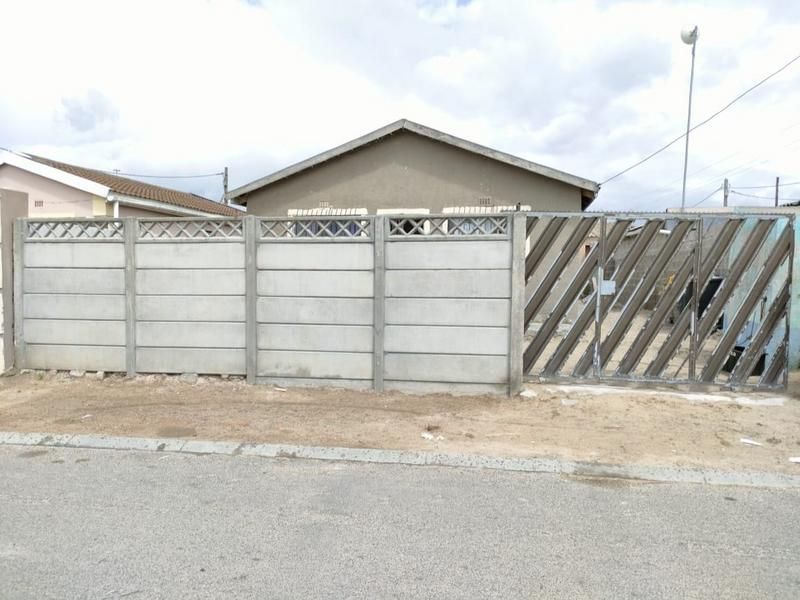 3- Bedroom House For Sale in Makhaza, Khayelitsha
