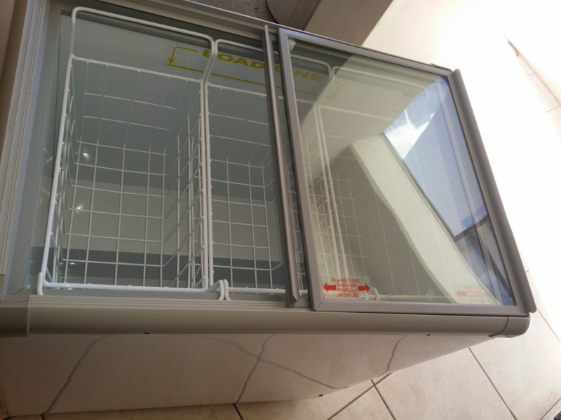FREEZER WITH 3 BASKETS, TOUGHENED GLASS SLIDING TOP LIDS IN PERFECT CONDITION