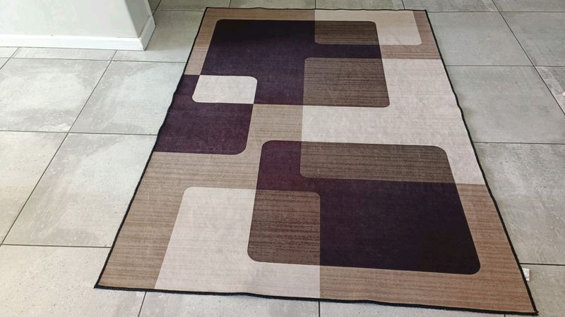 Rug for sale 2m x 1.5m