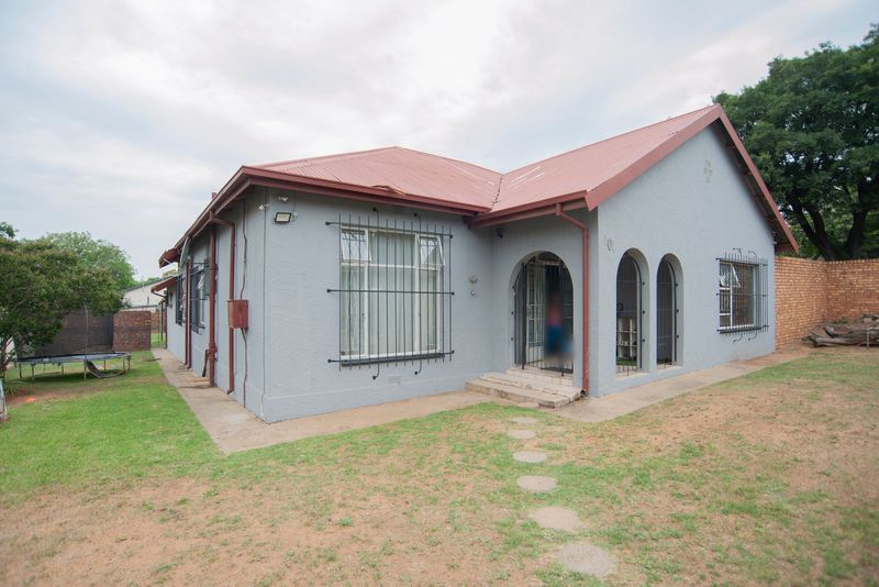 Three Bedroom, Two Bathroom House For Sale in Heidelberg Central.