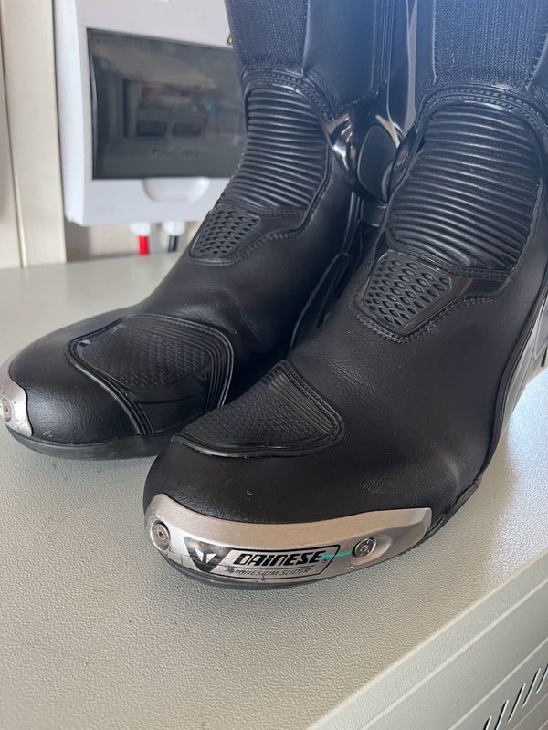 Dainese axial d1 boots brand new