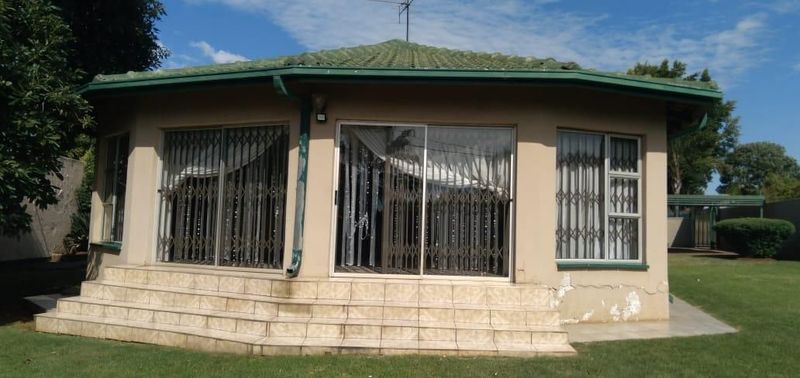 House for sale in cresslawn kempton Park near ORT International airport