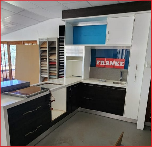 kitchens-TWO-TONED KITCHEN_MAHOGANY AND WHITE IMPACT