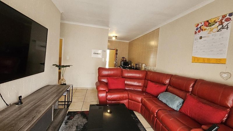 Lumina Properties in association with Taaa bring you this lovely 1st floor unit located in Ormond...