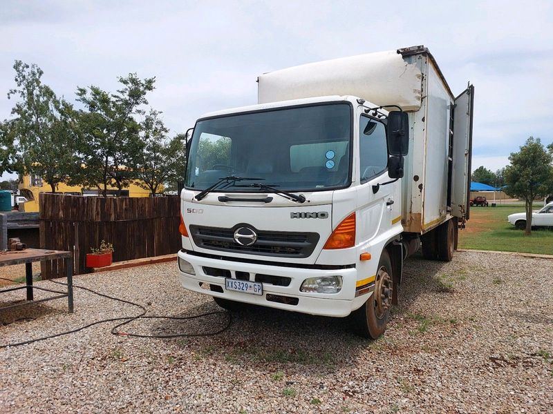 Hino 500