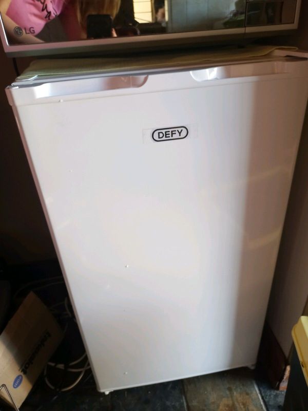 Defy 93L bar fridge new