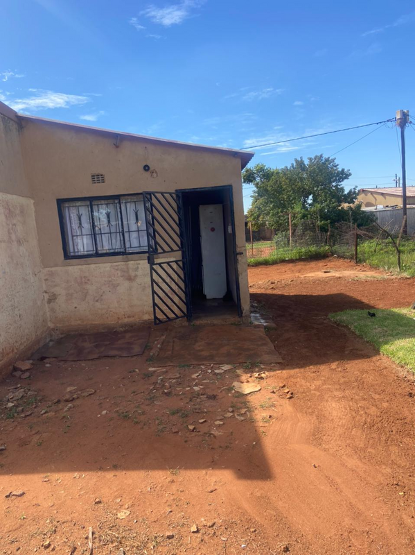 HOUSE FOR SALE IN BRAMFISCHER PHASE 1 - CASH BUYERS ONLY