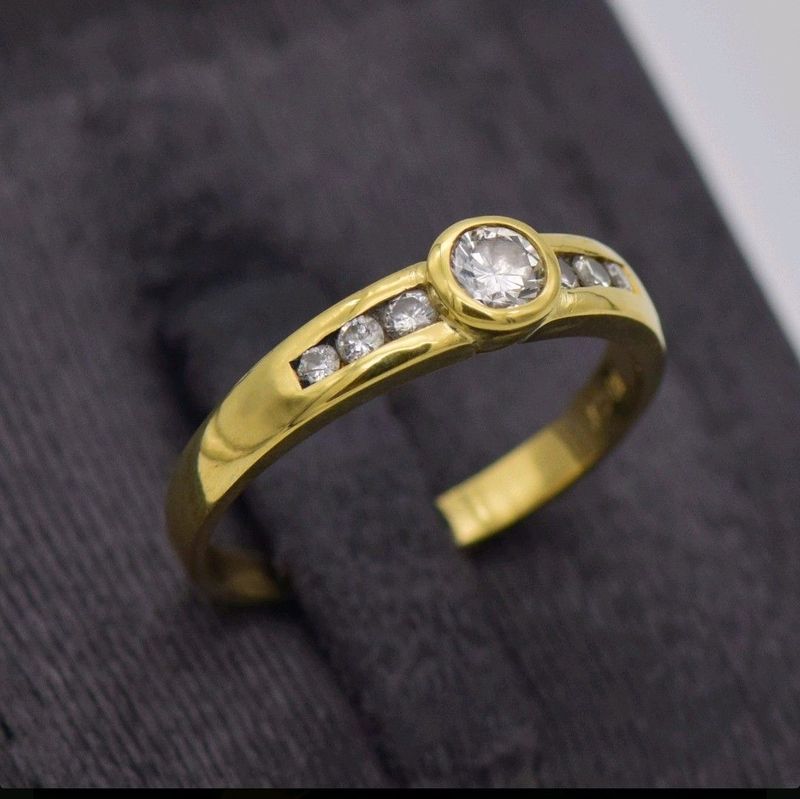 18ct gold engagement ring