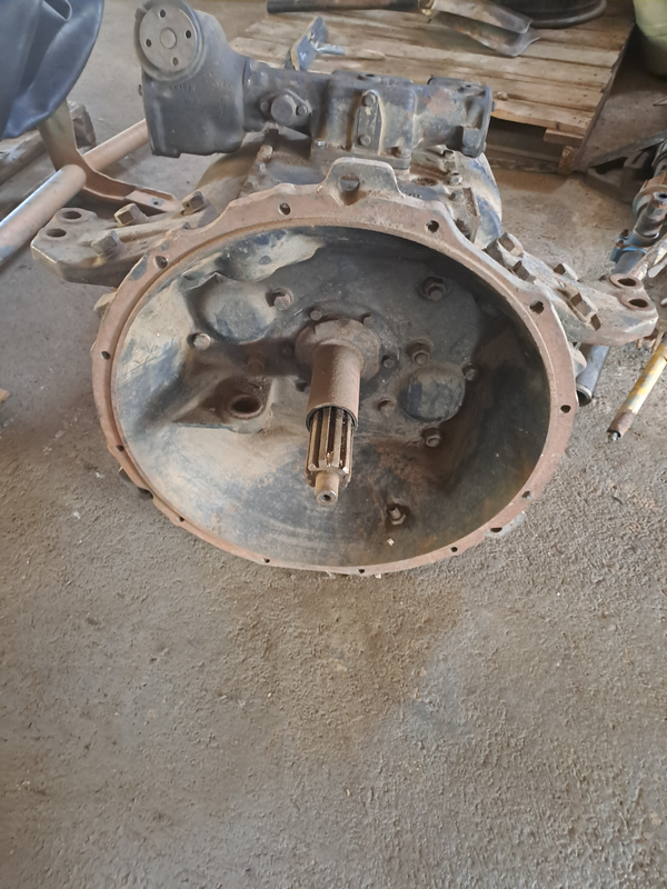 Reconditioned 9 speed fuller gearbox.