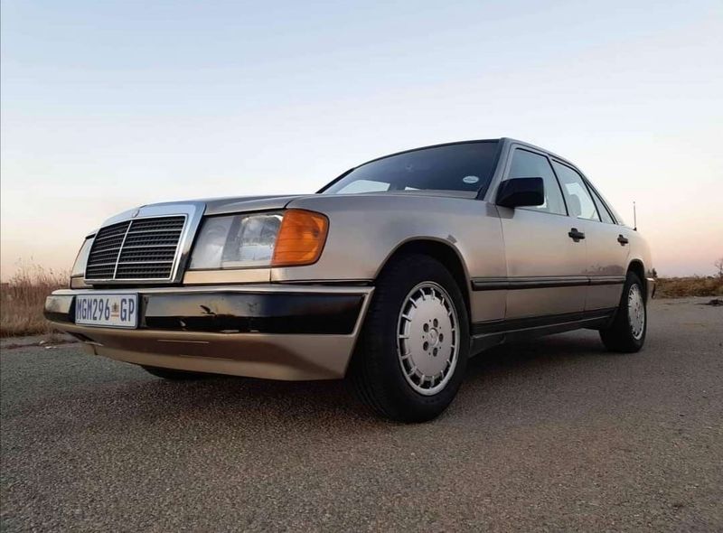 E230 Mercedes-Benz