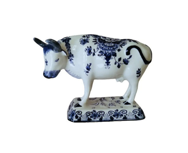 De Porcrleyne Fles Royal Delft Blue and White Left facing Bull Cow c.1952