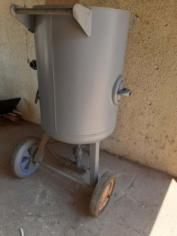 Industrial Sandblasting Pot - With Pipes - R15,000