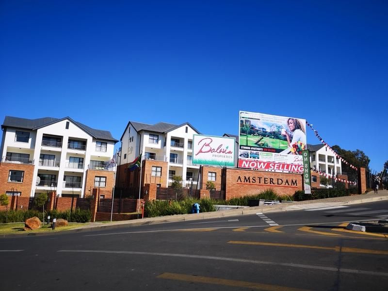 Amsterdam, Olivedale -  Modern 3 bed 2 bath 1st floor apartment - R10,300pm. River view!