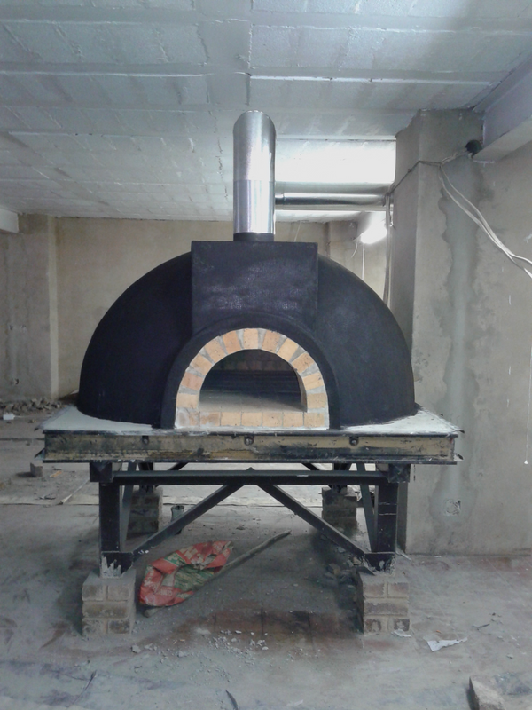 WOOD BURNING PIZZA OVEN