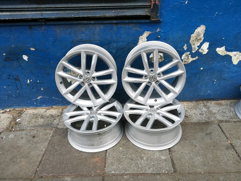 A set of 17inches OEM polo mags rim 5x100 PCD. This rims are in perfect condition with no scratches