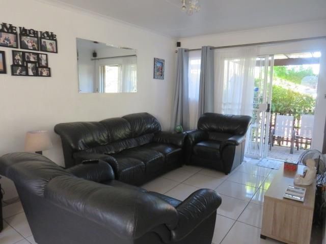 2 Bedroom Simplex For Sale in Greenstone Hill