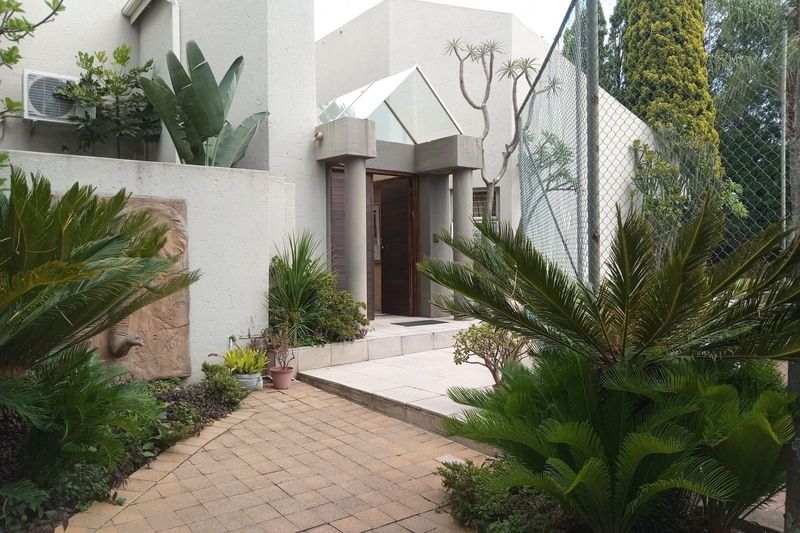 Modern Executive Architectural Masterpiece Nestled on 1976sqm In The Heart Of Atholl, Sandton