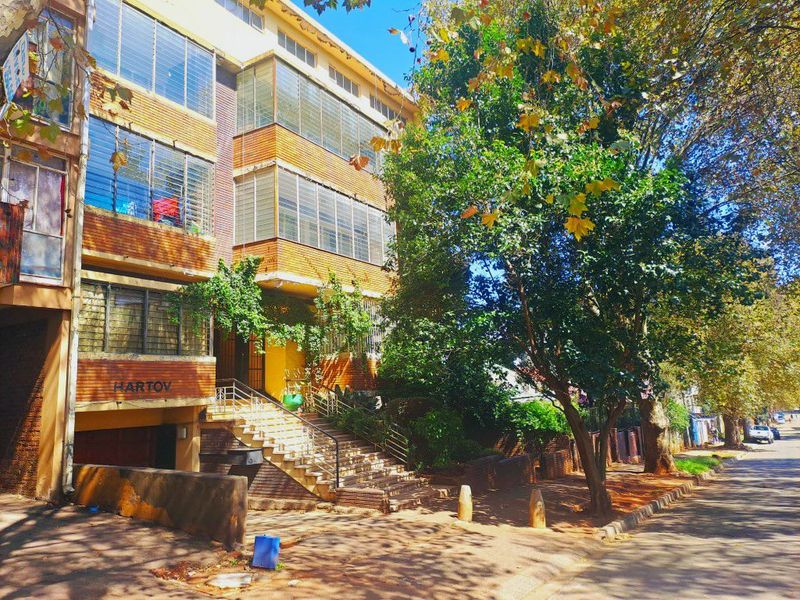 2 Bed, 1.5 Bath Apartment For Sale in Yeoville!