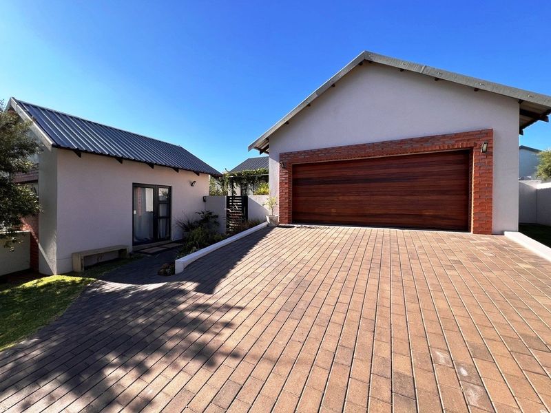 Family Home with Flatlet and Backup Solar Power