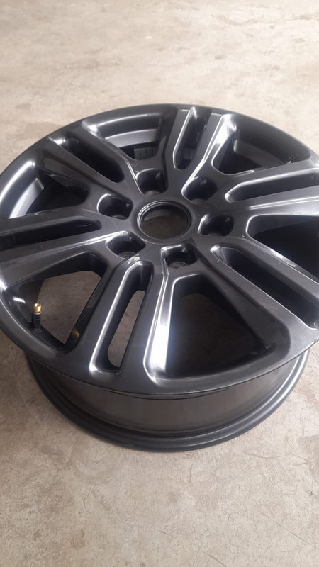 18inch Ford Ranger Wildtrak original mag to use for spare R2500.