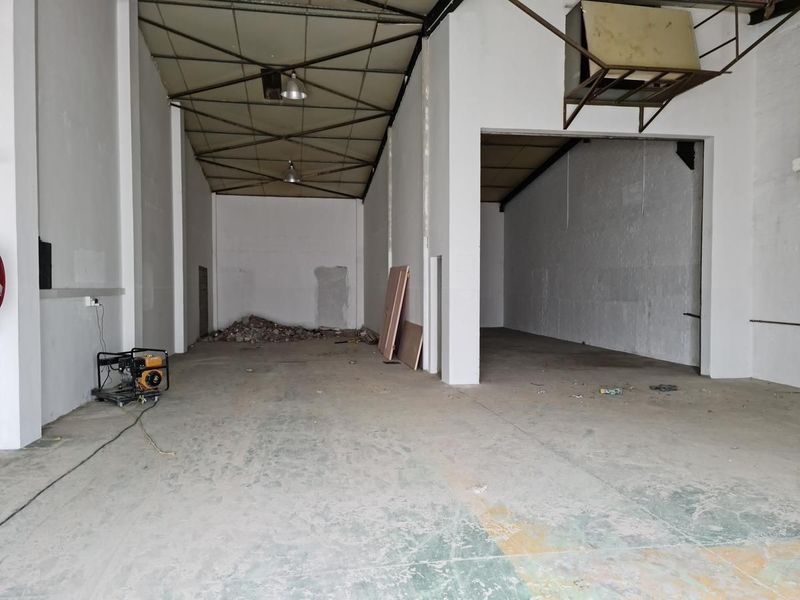 240m2 Industrial Unit To Let in the Strand &#64; R12000 excluding VAT