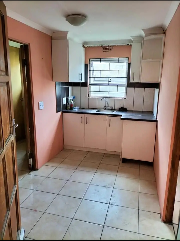 Flats to rent Separate entrance with own kitchenette and WiFiR3100, rent R3100 deposit Contact 07201