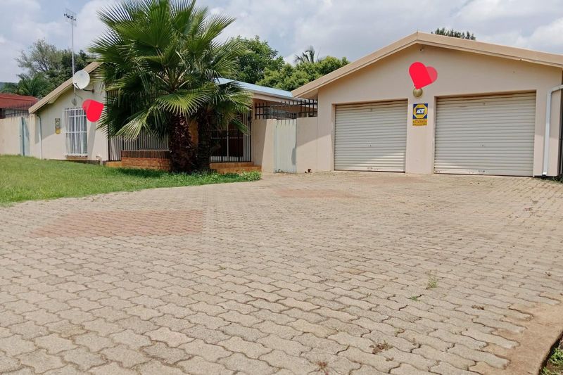 Big yard with big house for sale at a negotiated price in Tileba opposite Ninapark