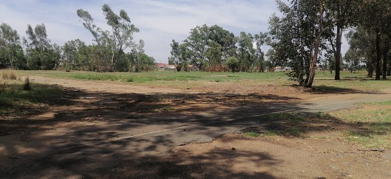 VACANT LAND NEAR LOCAL AMENITIES!