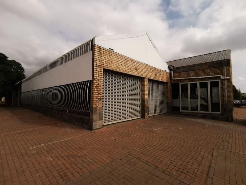 CommercialProperty in Rustenburg Central To Rent