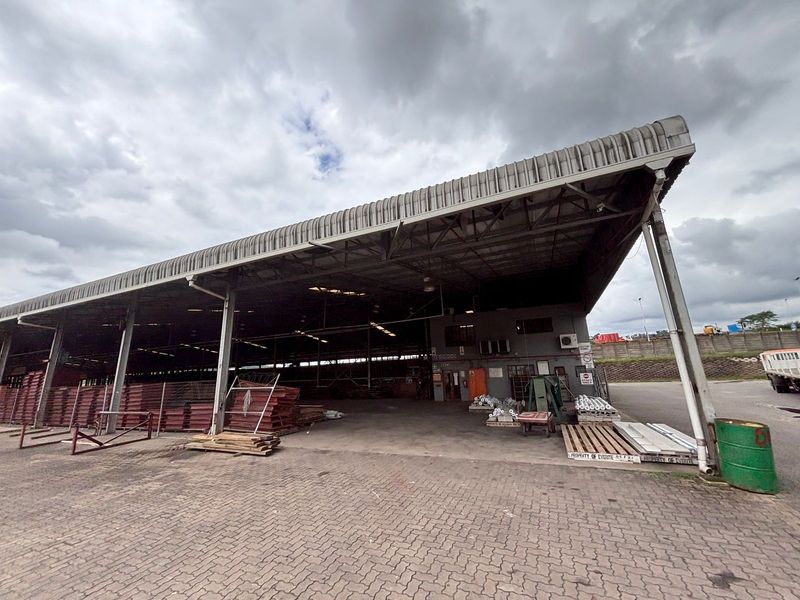 4000m2 Warehouse To Let in New Germany