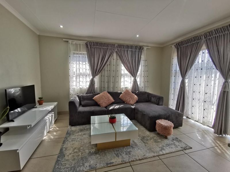Stylish Modern Home in Leopards Rest: Your Perfect Rental Awaits!