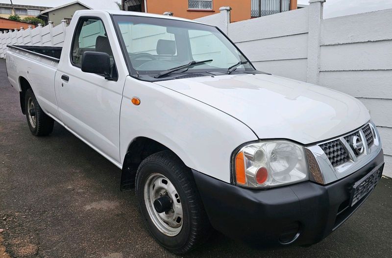 2012 Nissan Np300 2.0l Manual R105,000 ONCO