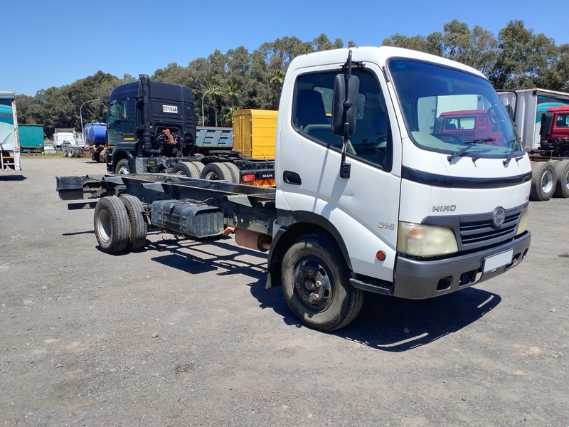 2011 HINO 300-814 (4 TON) CHASSIS CAB